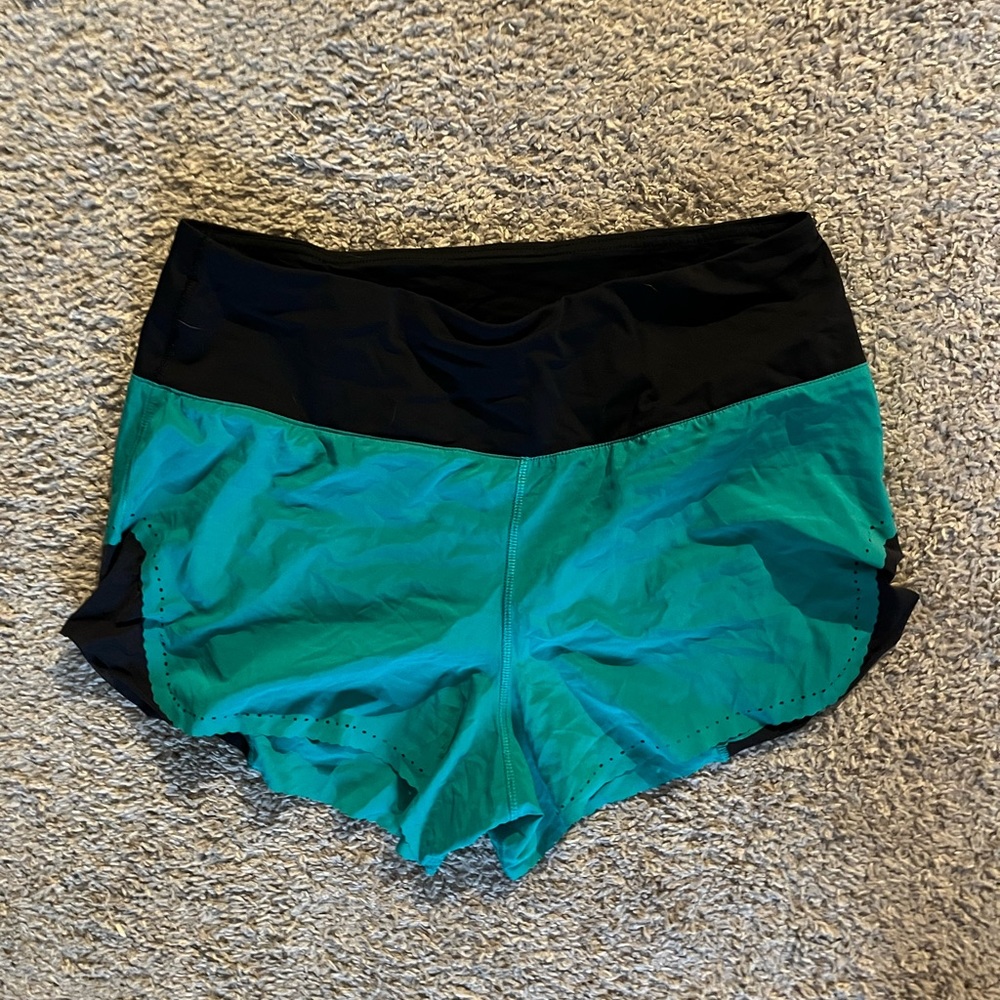 Lululemon Virdian Green Black High Rise Smooth Stride Short Size 8